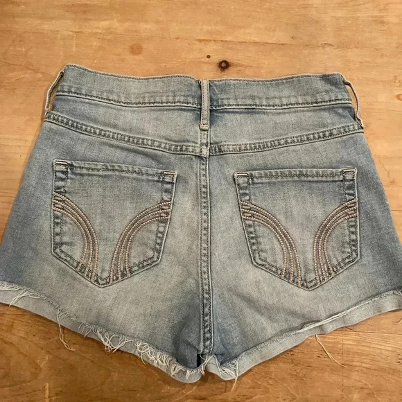 Hollister Size 3 W 26 High Rise Faded Short-Short tan embroidered back pockets - Picture 5 of 7